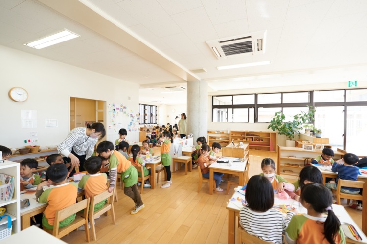 3歳児〜5歳児の室内活動風景