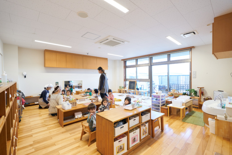 ゆずりは保育園の子どもたちの昼食風景